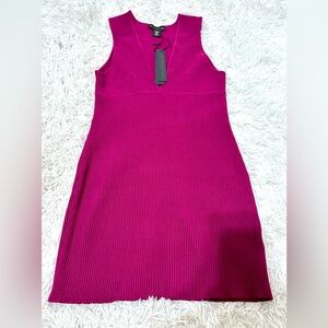 House Of Harlow 1960
Fuschia Pink V-Neck
Bodycon Ribbed Dress Size
Medium